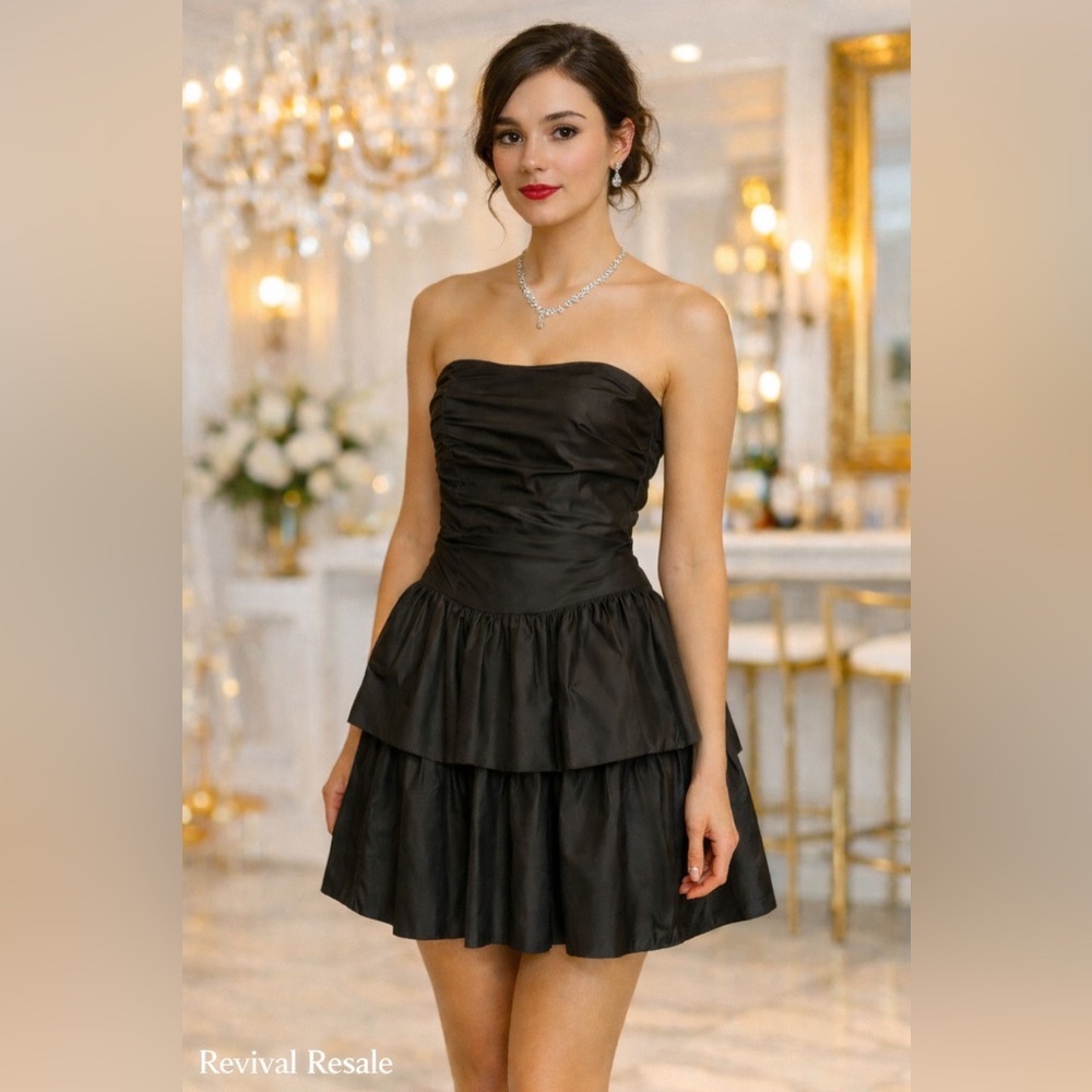 Strapless Black Ruched Cocktail Dress Back Bow w/‎ Tiered Skirt Juniors Size 7/8